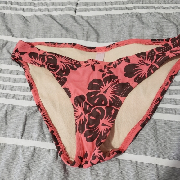 Victoria secret bottoms - Picture 2 of 2